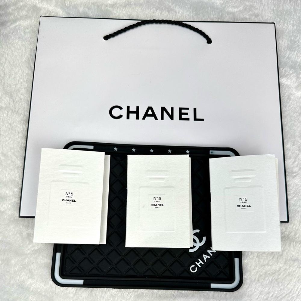CHANEL #5 samples (3 total minis) with small rubber cosmetic mat GIFT SET! NEW!